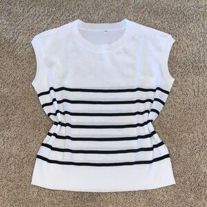 NEW Women’s Striped Sleeveless Black and White Knit Top Medium